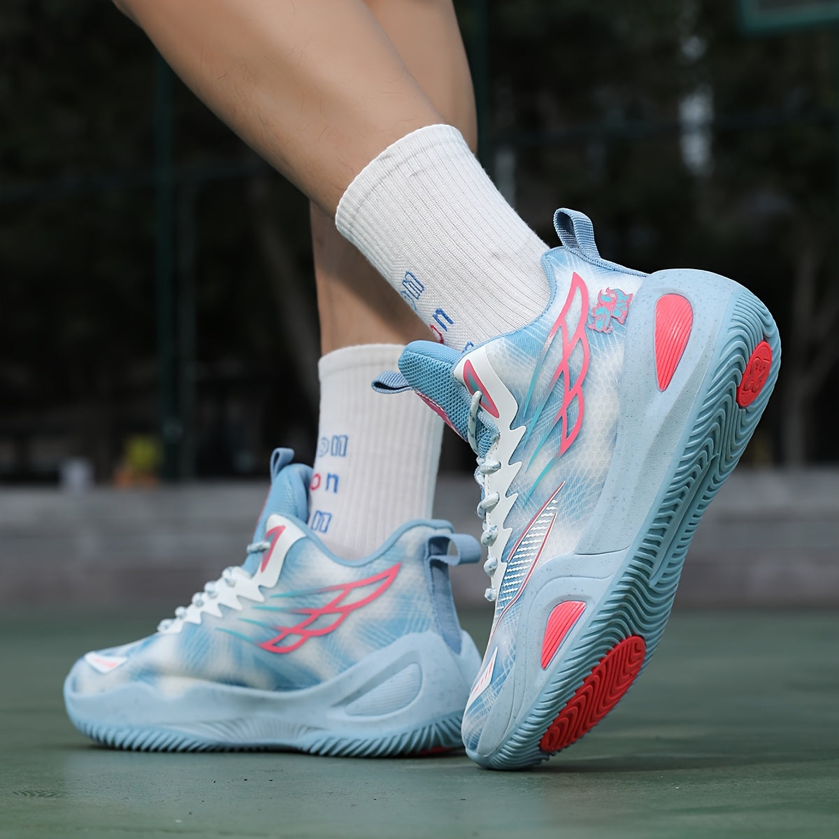 Juftliklar uchun professional pastki basketbol poyafzallari, ichki o'yinlar va mashg'ulotlar uchun mo'ljallangan, sirpanishga qarshi xususiyatlarga ega.