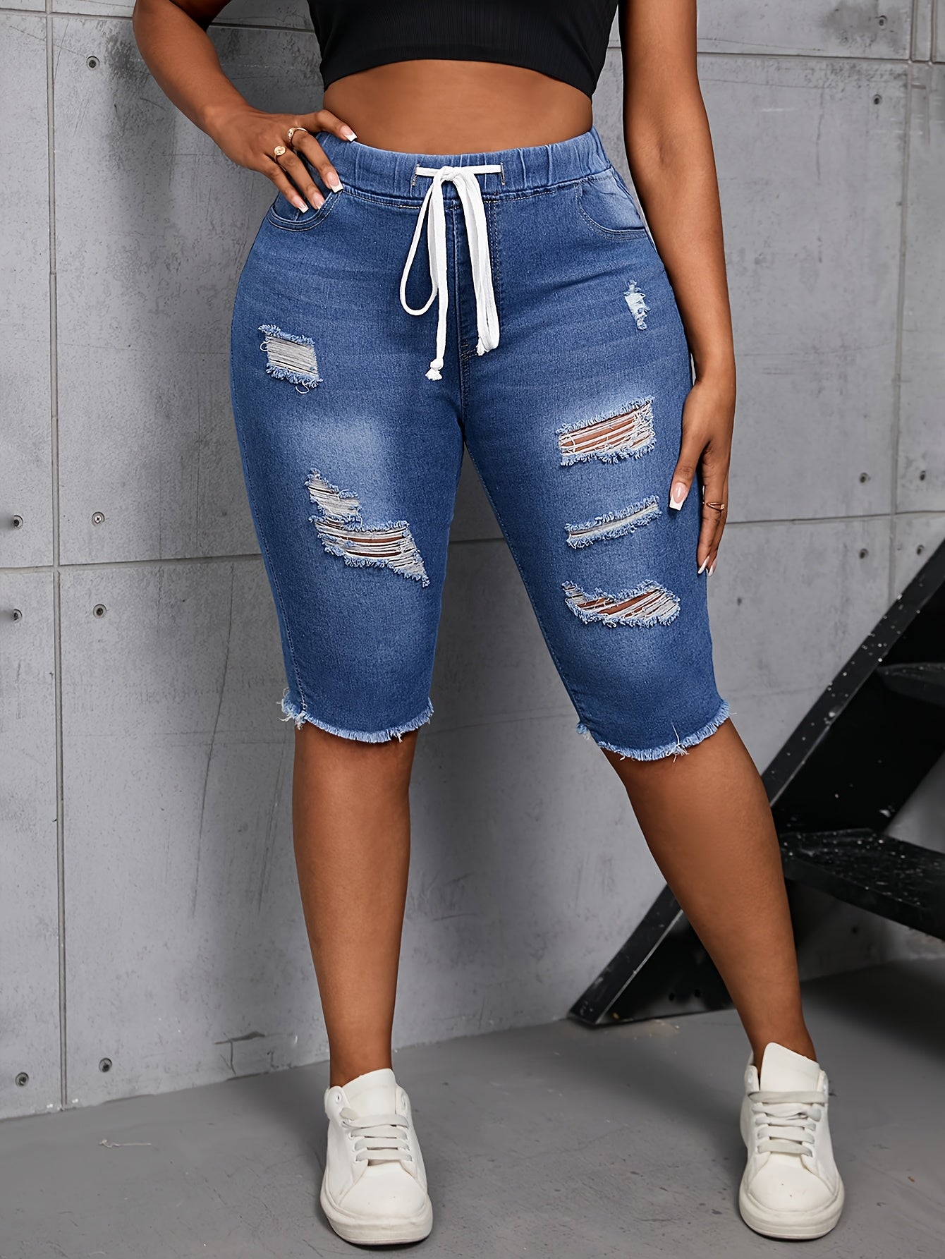 Ayollar uchun tornali, toza bo'yinli denim kapri shimlar, chiziqli elastik belbog' bilan