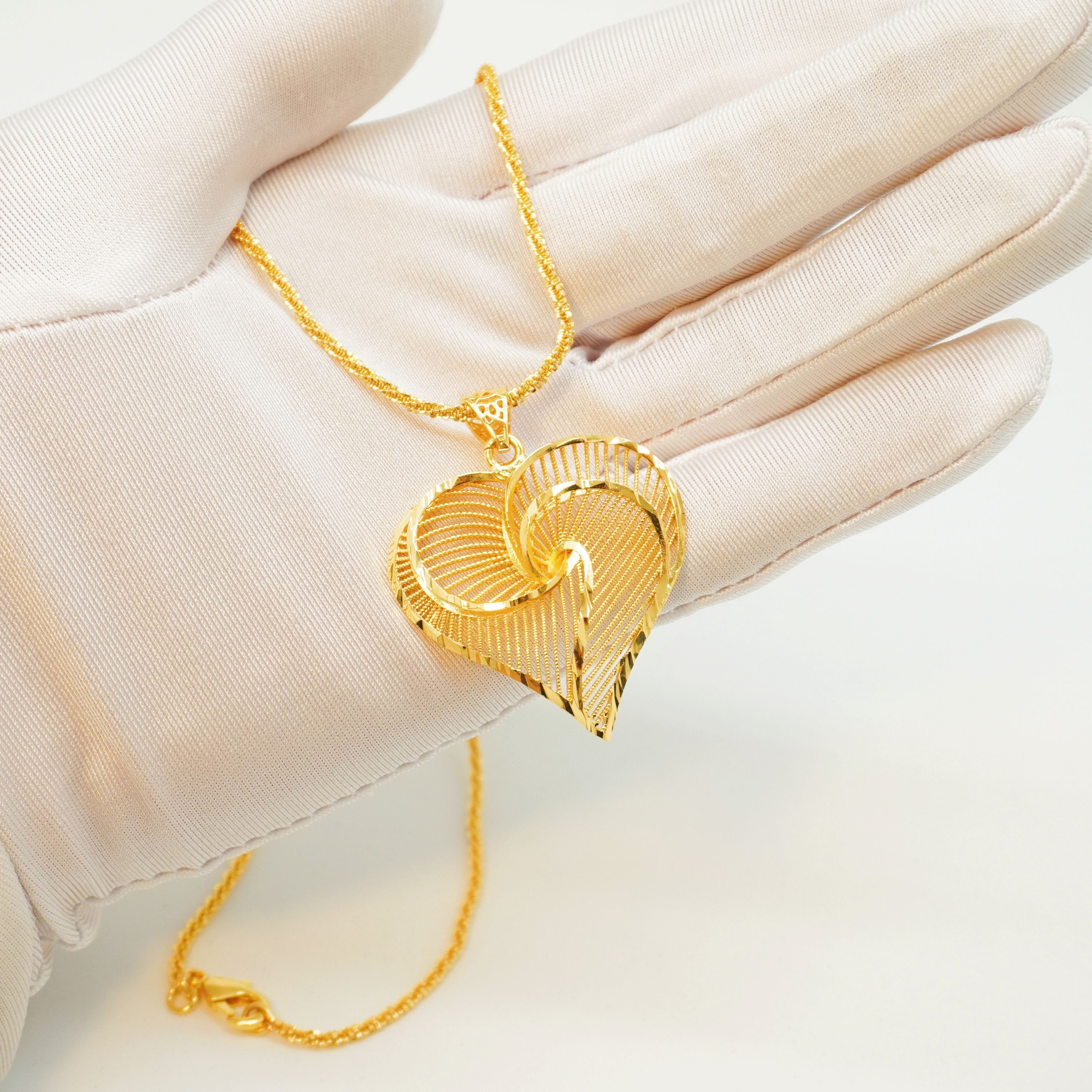 24K oltin qoplamali, muzlatilgan tugma bilan zamonaviy yurak pandantli marjon - Har kuni kiyish va sovg'a berish uchun ideal