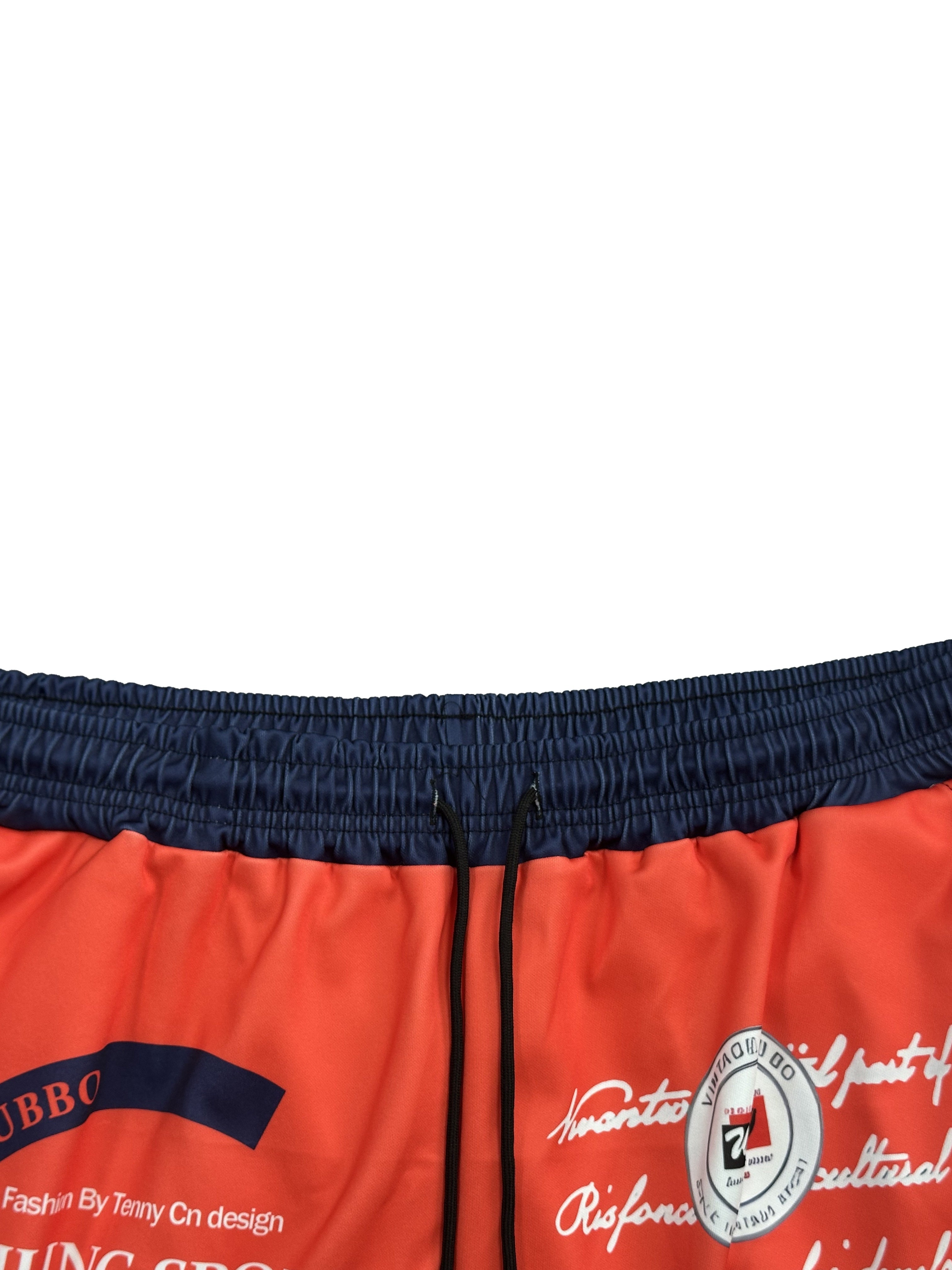 Erkaklar uchun barcha yuzasida bosma, cho'ntaklar, ozgina cho'ziluvchan, oddiy mos keladigan va bir nechta ranglar va katta o'lchamlarda mavjud bo'lgan nafas oladigan sport shimlar.