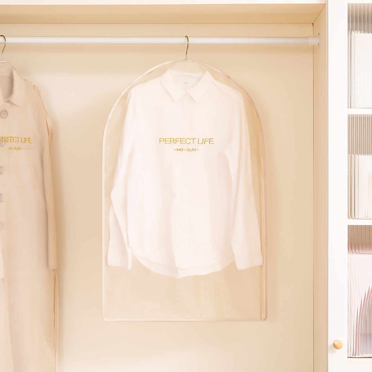 Yupqa zipp bilan kiyimlar uchun chang o'tkazmaydigan qopqog'li kiyim saqlash sumkasi, yostiqlar, ko'ylaklar tashkilotchisi