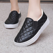 Ayollar uchun tekislangan, flanel bilan qoplangan, yurish uchun yopiladigan oyoq kiyimlari, yopishqoqsiz PVC taglik bilan