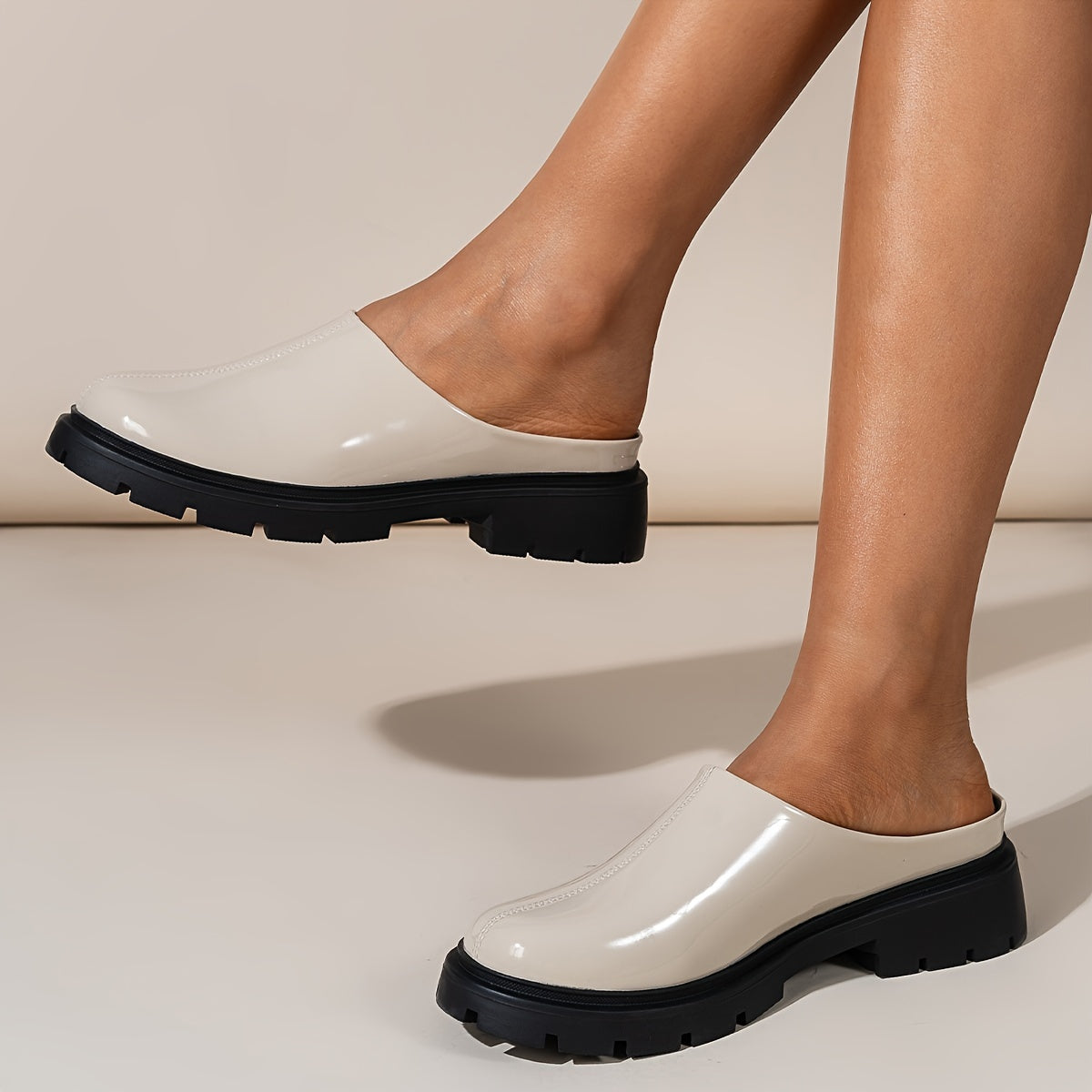 Ayollar uchun bir rangli slayd sandalki, kundalik yopiq barmoqli, yozgi oyoq kiyimlari