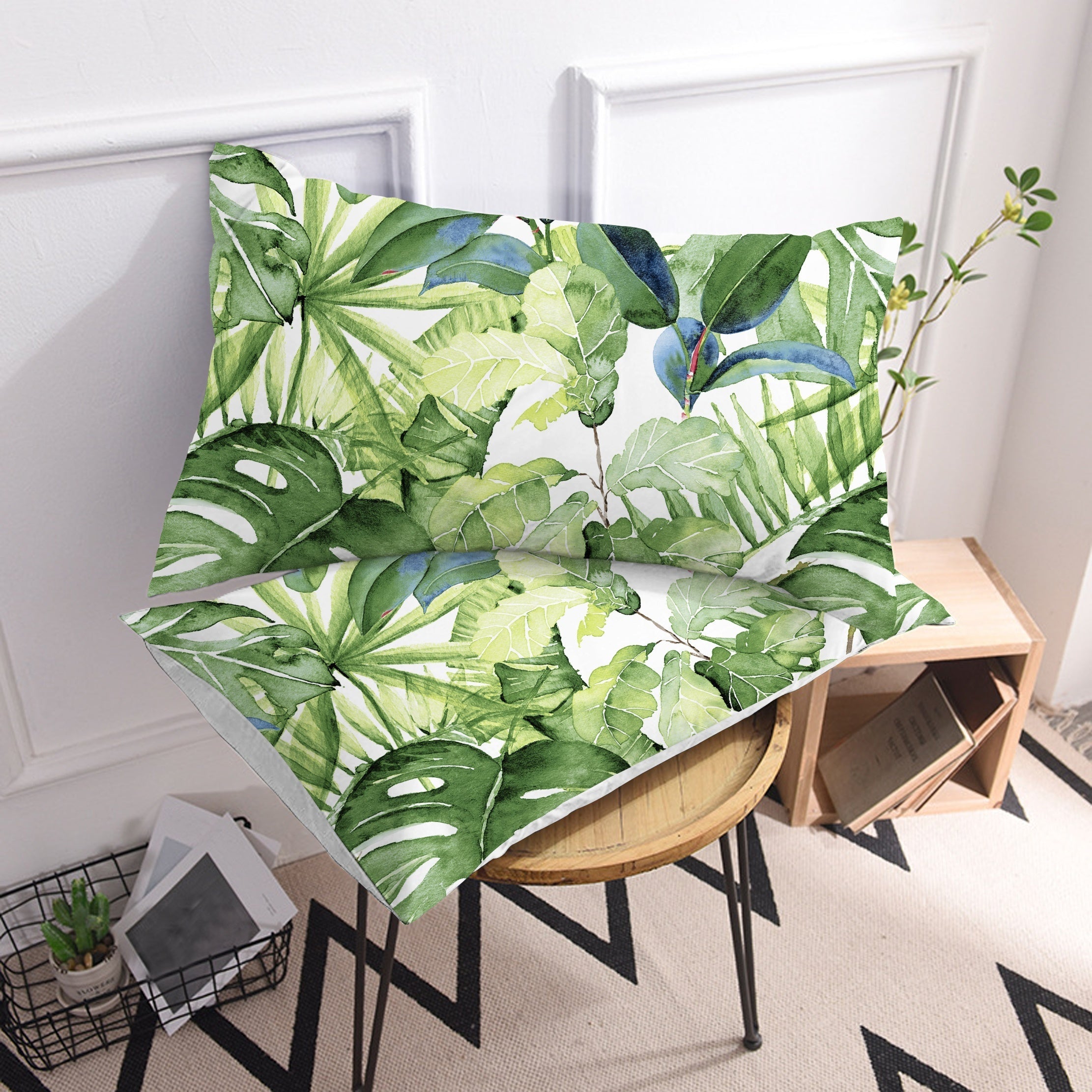 Set of 2 Green Leaf Print Pillowcases Soft Comfortable Easy to Clean