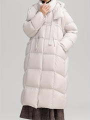 Ayollar uchun tasodifiy kaputli qushqon ko'ylagi 90% o'rdak qushi va 10% tukdan tayyorlangan. Uzoq yenglar, bir xil rang, cho'zilmaydigan mato va 240g vazn bilan ajralib turadi. Qishki issiqlik uchun mukammal.