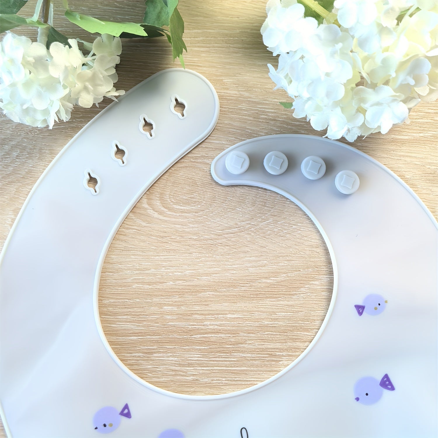 Bolalar uchun sozlanadigan Goldcolin silikon bib - Suv o'tkazmaydigan, qiziqarli print va tugma yopilishi bilan - Ideal ovqatlantirish aksessuari