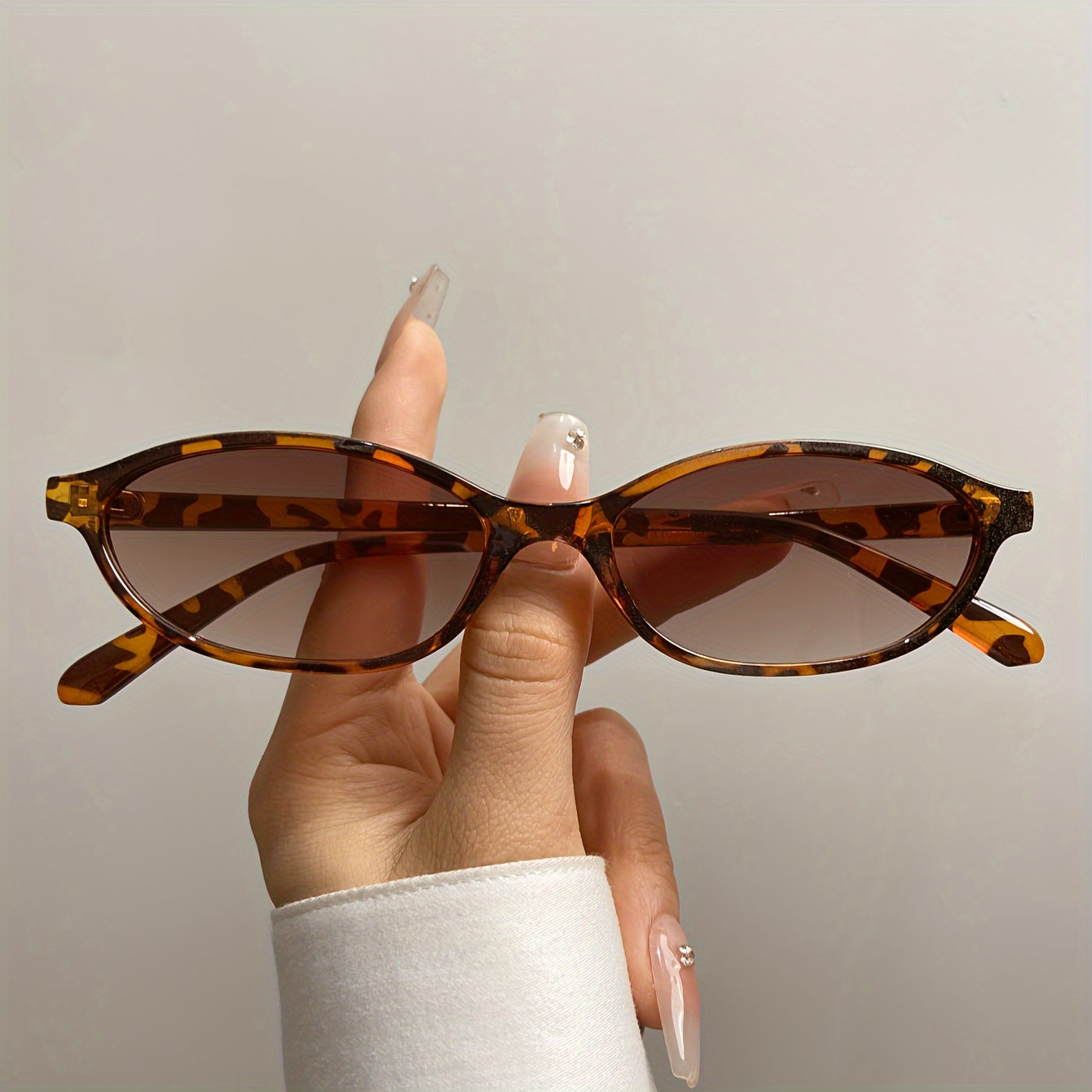 Unisex Cat Eye Glasses Fashion Accessories for Women and Men