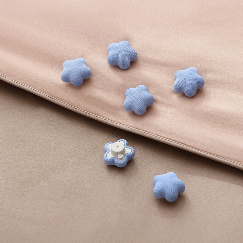 6-Piece Blue Flower Quilt Fixer for Securing Quilt Covers and Sheets