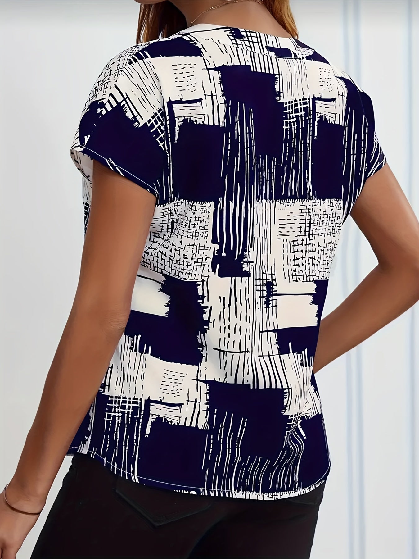 Plus Size Women's Abstract Print V-Neck Blouse Lightweight Casual Top