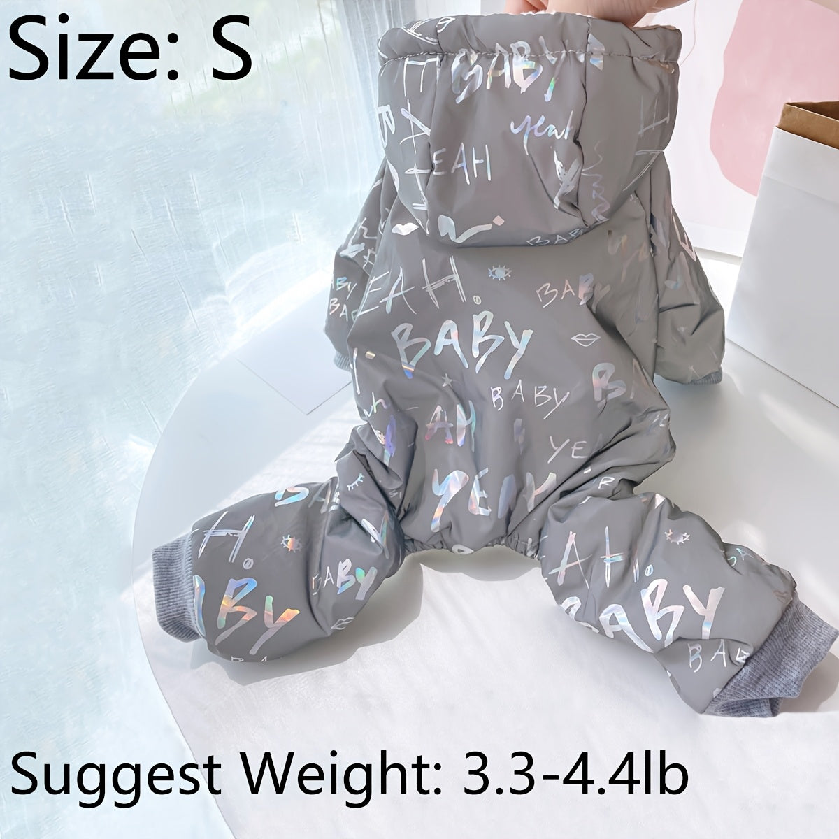 Tungi aks ettiruvchi kulrang mushuk va itlar uchun kiyimlar, kuz va qish uchun mos.