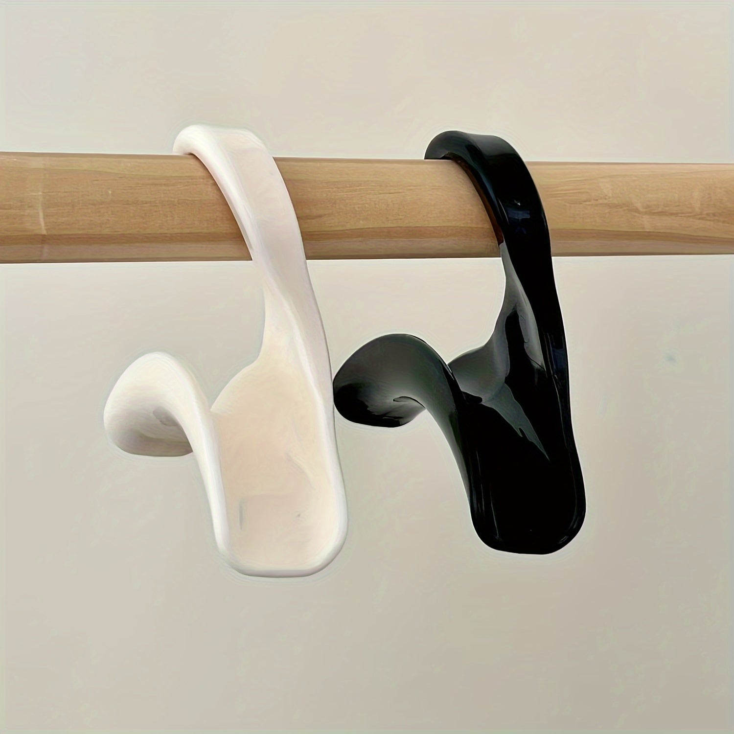 Paquete de 10 ganchos para bolsos en blanco y negro, resistentes, para bolsas grandes y organización