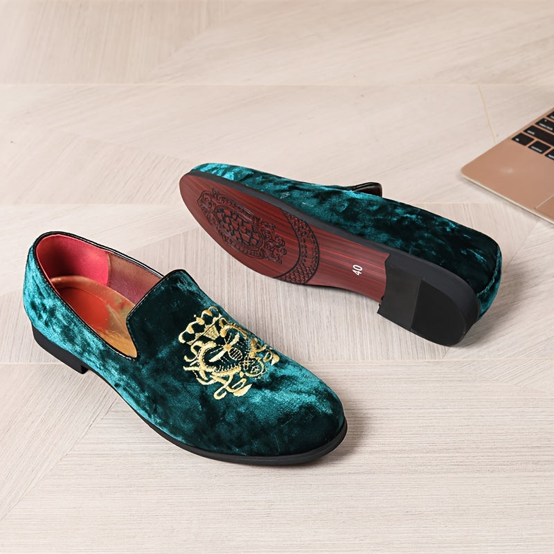 Erkaklar uchun katta o'lchamdagi tasodifiy loferlar, etnik naqshli tikuvlar bilan, yurish va haydash uchun nafas oladigan slip-on dizayni va zamonaviy kauchuk taglik.