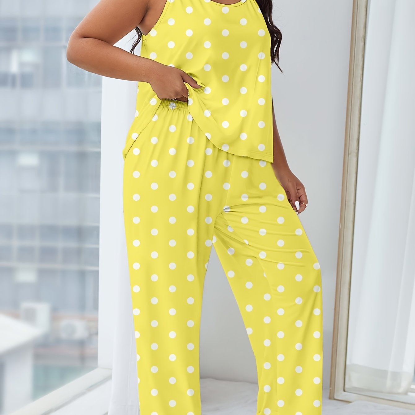 Женский комплект ночной одежды больших размеров с желтым горошком и безрукавными широкими брюками