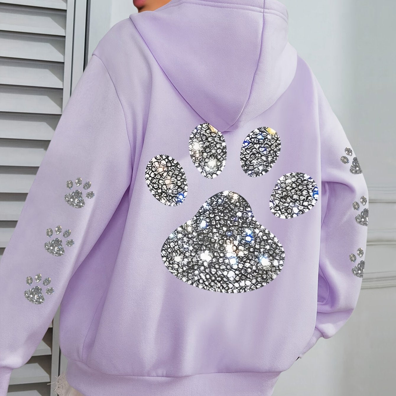 Ayollar uchun kattaroq o'lchamli hoodie polyesterli mushuk paw print pullover, cho'ntak bilan