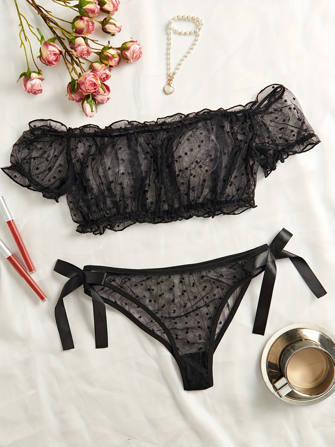 Conjunto de lencería de malla con lunares y volante, sujetador sin acolchar y tanga transparente con lazo para mujer