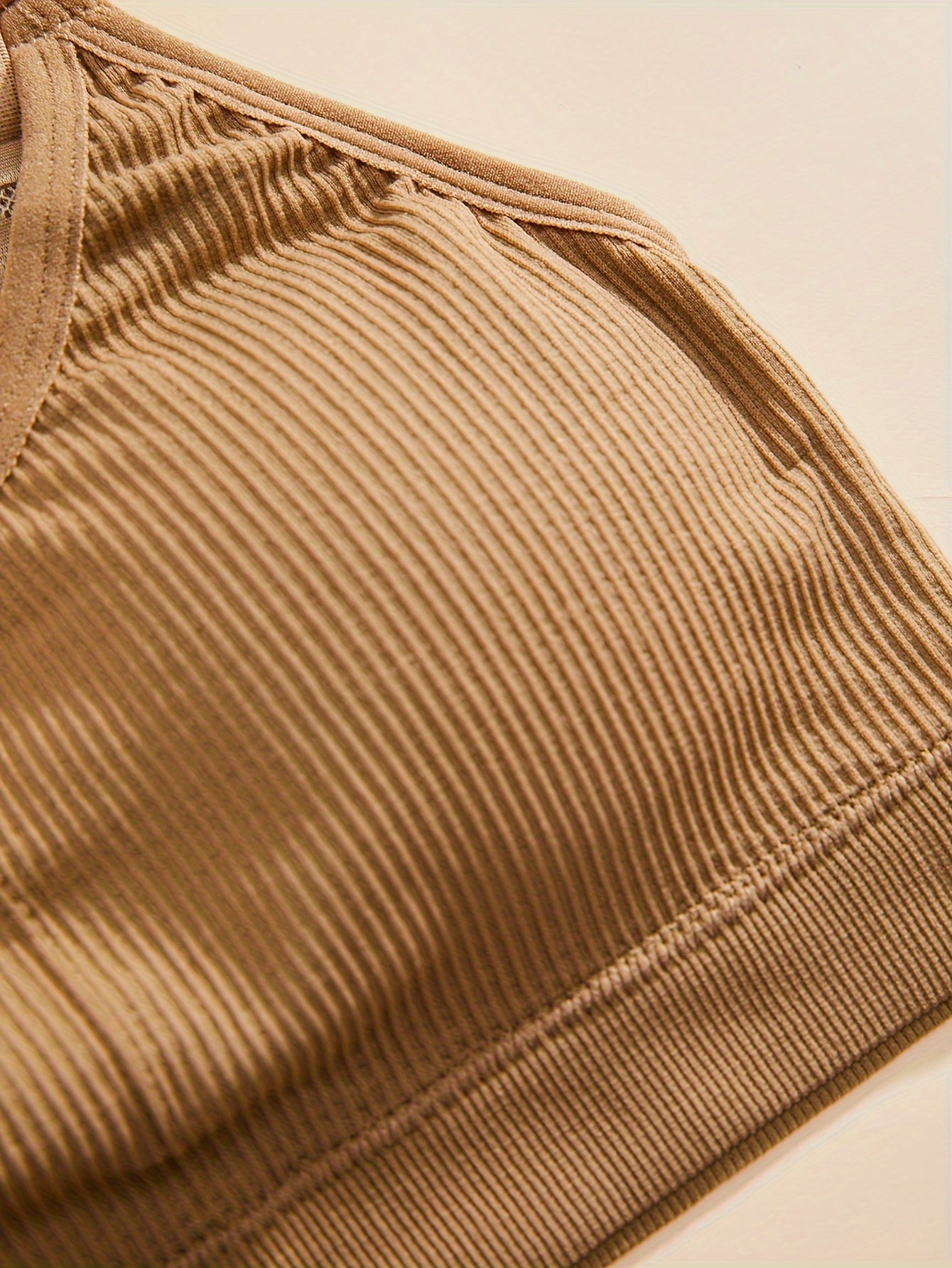 Six-Color Sports Suit for Men with Breathable Fabric and Comfortable Fit