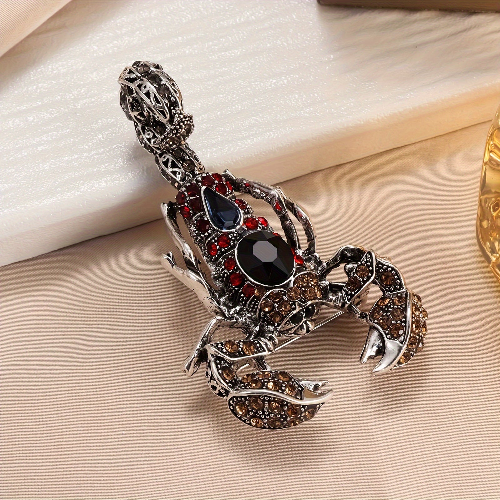 Men's Animal Brooch Rhinestones Zinc Alloy Trendy Multi-Purpose Accessory