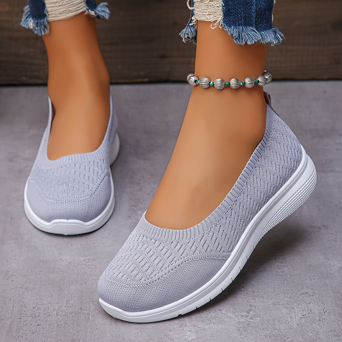 Ayollar uchun Slip-On sport poyabzali nafas oluvchi mato tekis anti-slip taglik butun kun davomida qulaylik