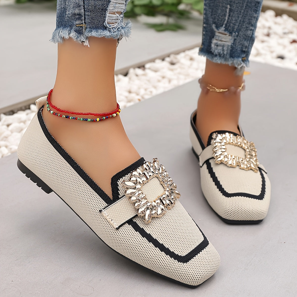 Ayollar uchun plus o'lchamli oson kiyiladigan flatslar, kvadrat burchakli rhinestones bilan, nafas oladigan mato