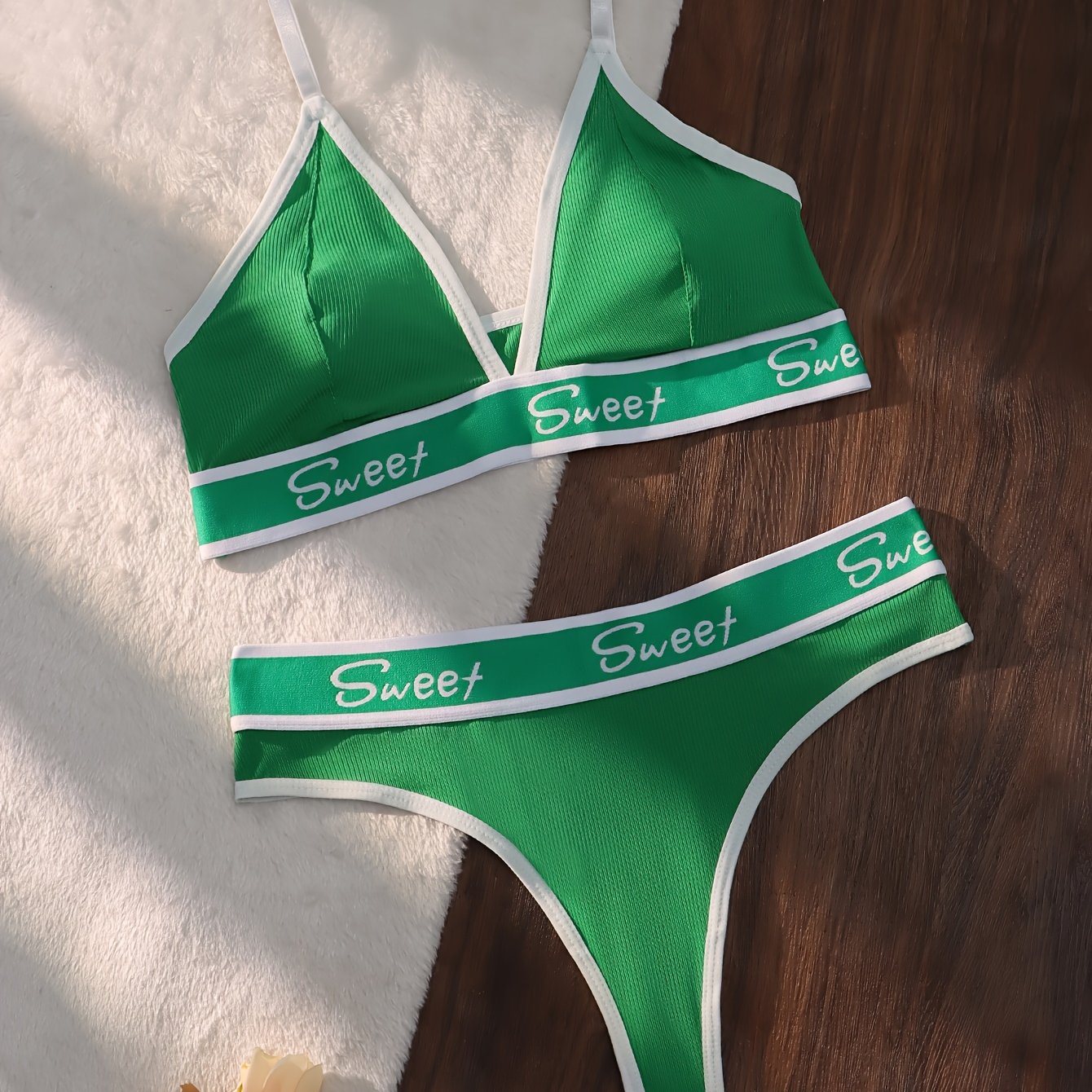 Women's Sports Bra with Cross-Back Triangle Cups for Activewear