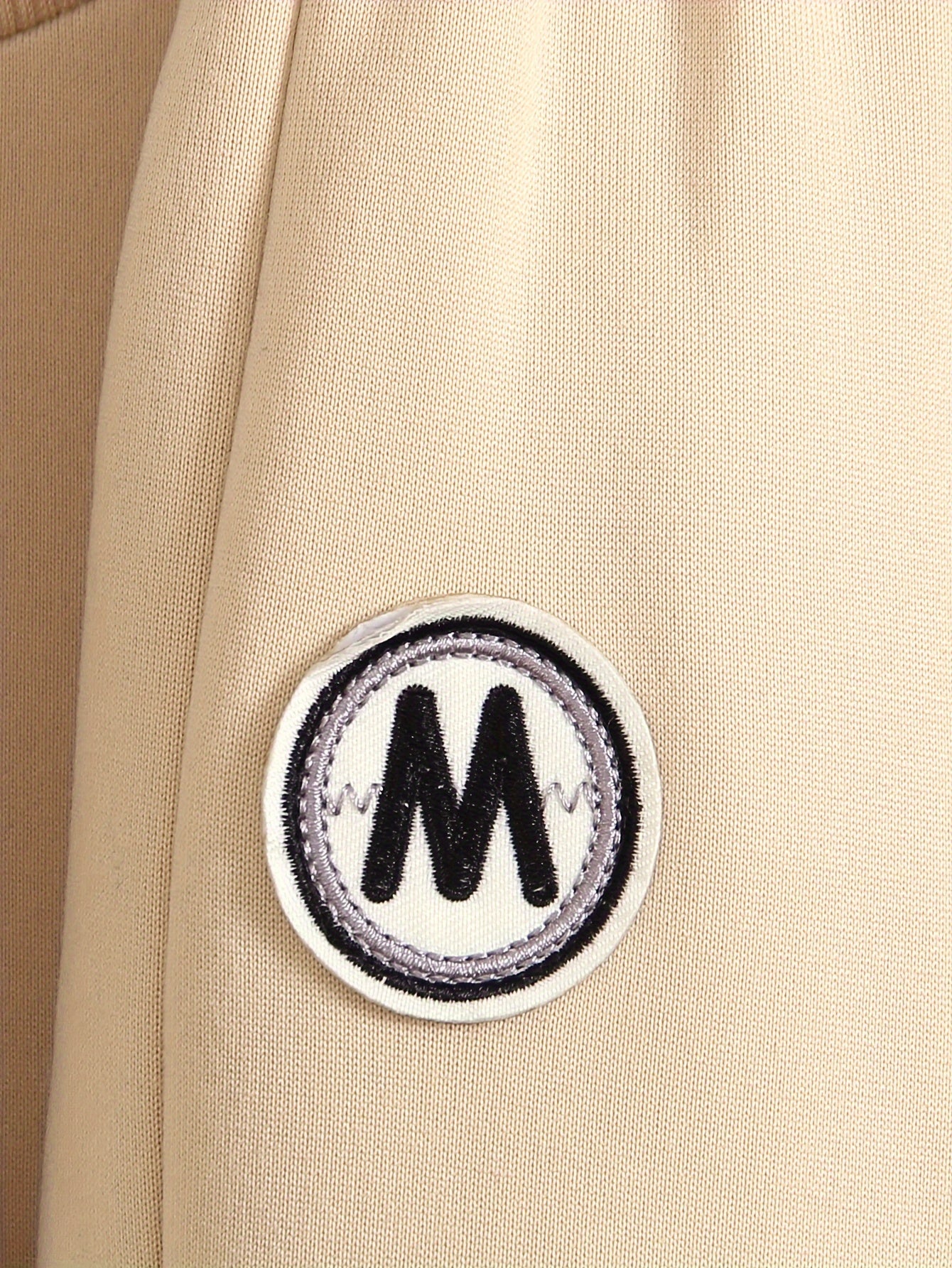 Conjunto de ropa casual para niños pequeños de otoño e invierno beige con sudadera con cremallera, chaleco y pantalones largos