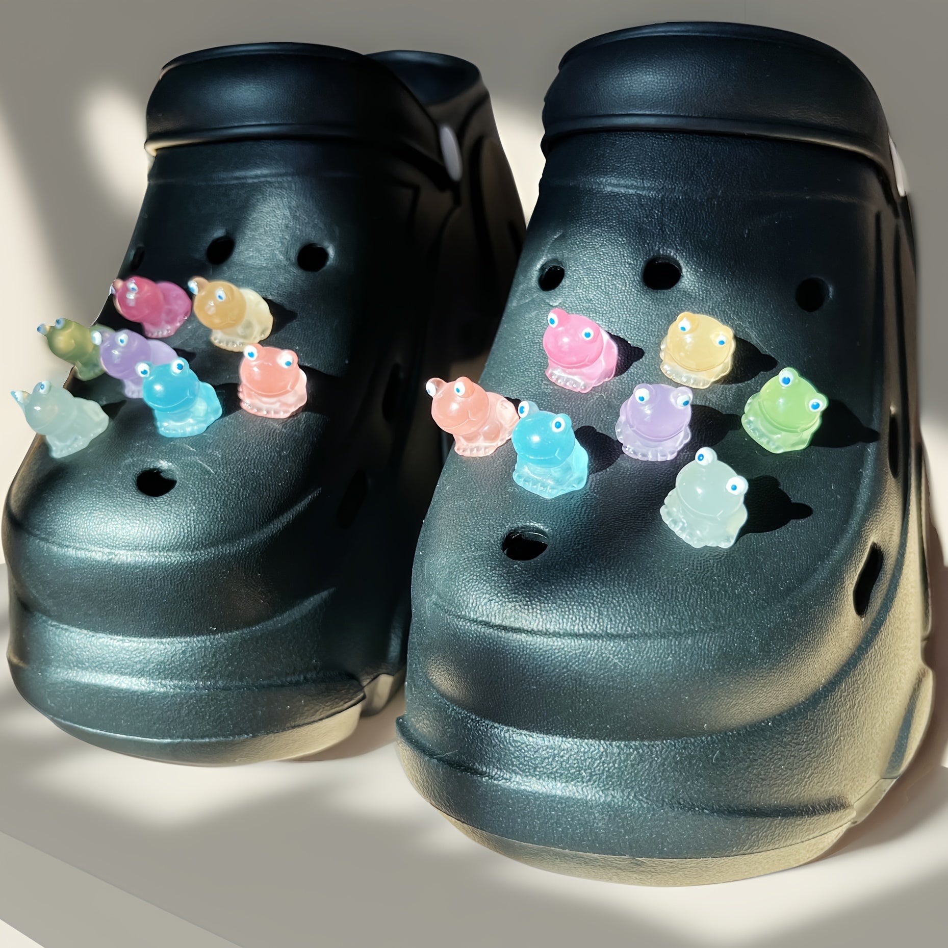 Unisex Resin Frog Shoe Charms for Clogs and Sandals, Glowing, Pack of 14