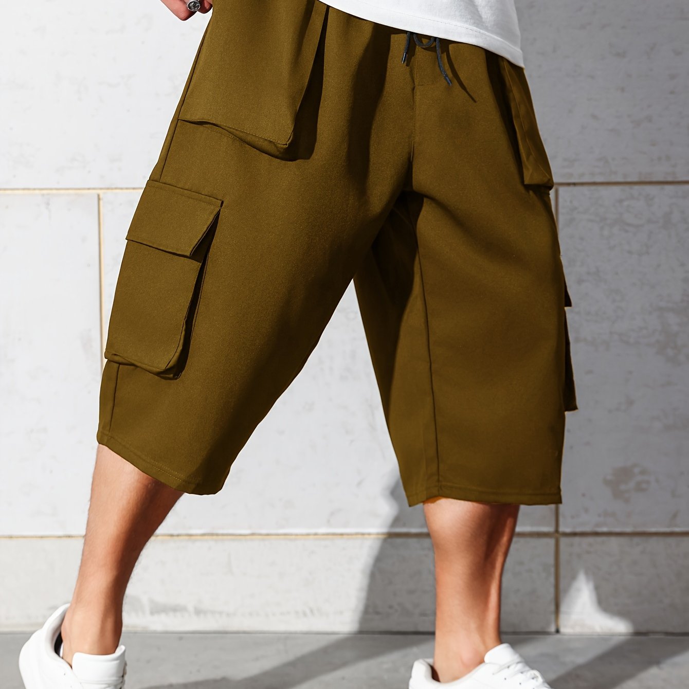 Pantalones cargo de talla grande para hombre de corte relajado hasta la rodilla con múltiples bolsillos y cintura con cordón