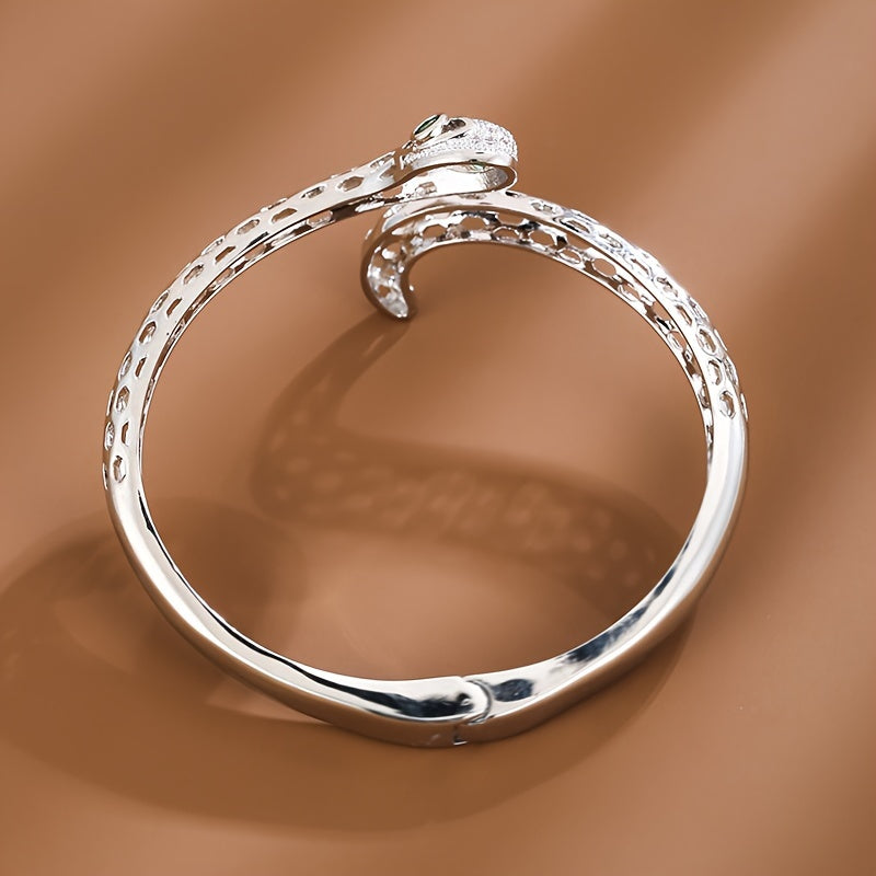 Стильный браслет с дизайном змеи для женщин, 1 штука, украшенный синтетической цирконией, ручная работа из меди, идеально подходит для подарков и особых случаев, подходит для любого сезона.