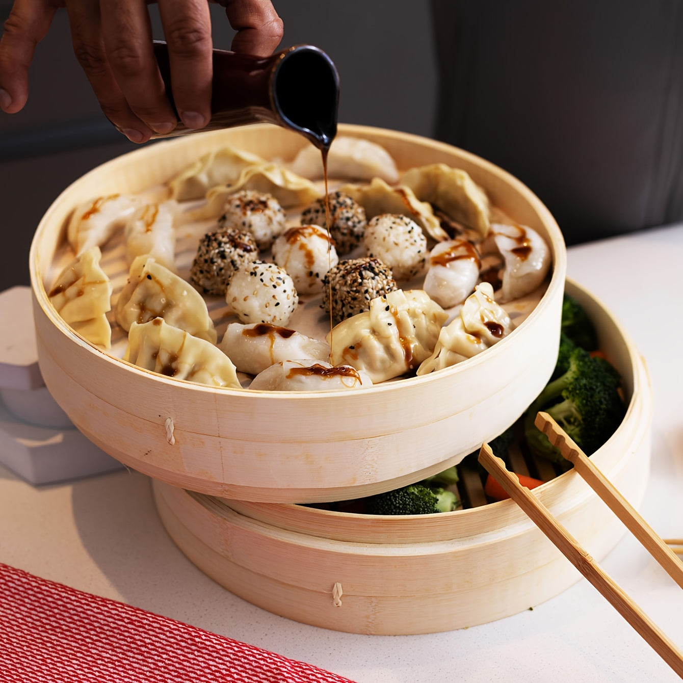 Premium ko'p qavatli bug'latgich to'plami qopqoq bilan, 3 dona - Dumplinglar, nonlar, sabzavotlar, dengiz mahsulotlari va shirinliklarni bug'latish uchun mukammal. Uyda pishirish va restoranlar uchun ideal, bug'latish qog'ozlarini o'z ichiga oladi.