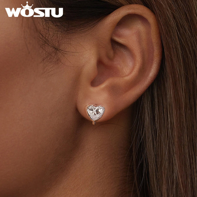 Yapon va Koreya ilhomlangan yurak va tekis naqshli sterling kumush sirg'alar, sintetik zirkoniya bilan, gippoallergen ayollar moda zargarligi uchun ideal, har kuni kiyish uchun yoki 14-fevral kuni sovg'a sifatida ajoyib.