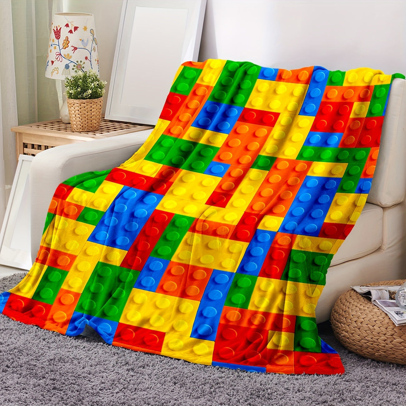 Мягкое и удобное фланелевое одеяло из 1 шт. с конструкторами идеально подходит для обеденного перерыва, дивана или кемпинга. Это легкое одеяло — отличный подарок для дома и может использоваться в гостиной, офисе или на диванном кресле или кровати.