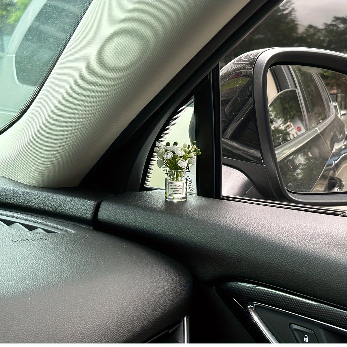 Mini White Flower Arrangement in Glass Vase Car Dashboard Decoration Plastic Ornament