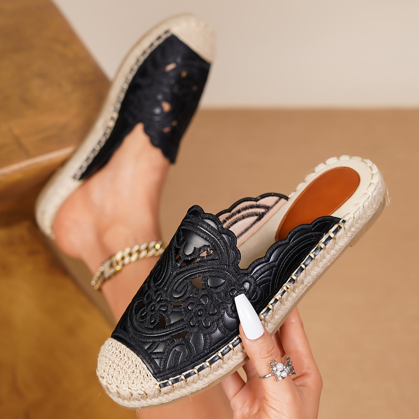 Women's Vintage Embroidered Mask Flat Shoes Slip-On Round Toe PU Beach Shoes