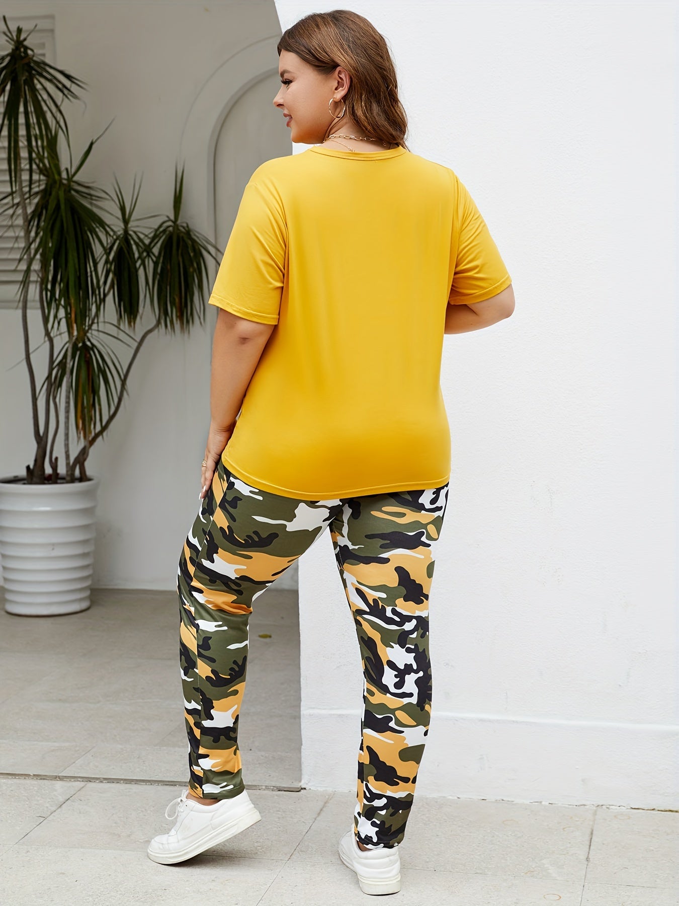 Plus Size Women's Sports Outfit 2-Piece Set Digital Print T-Shirt Camouflage Pants