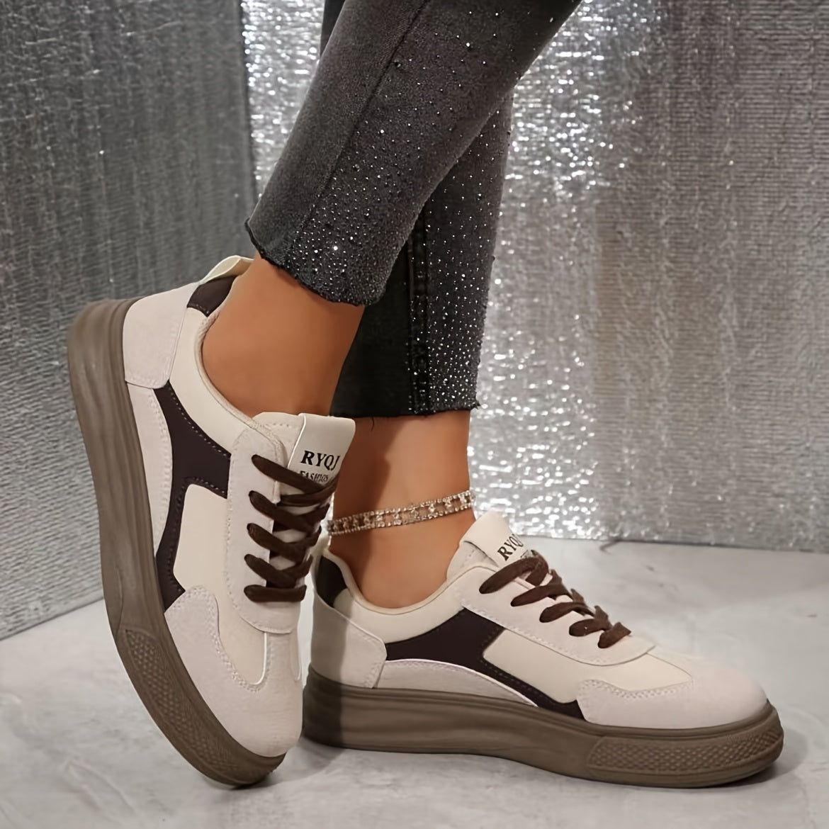 Women's Low Top Lace-Up Casual Sneakers Solid Color All-Season Fabric Rubber Sole