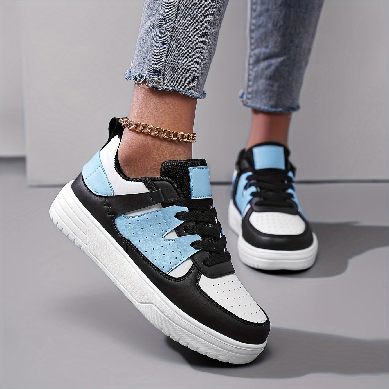 Women's Colorblock Casual Sneakers with Lace-Up Platform Sole for Walking and Running