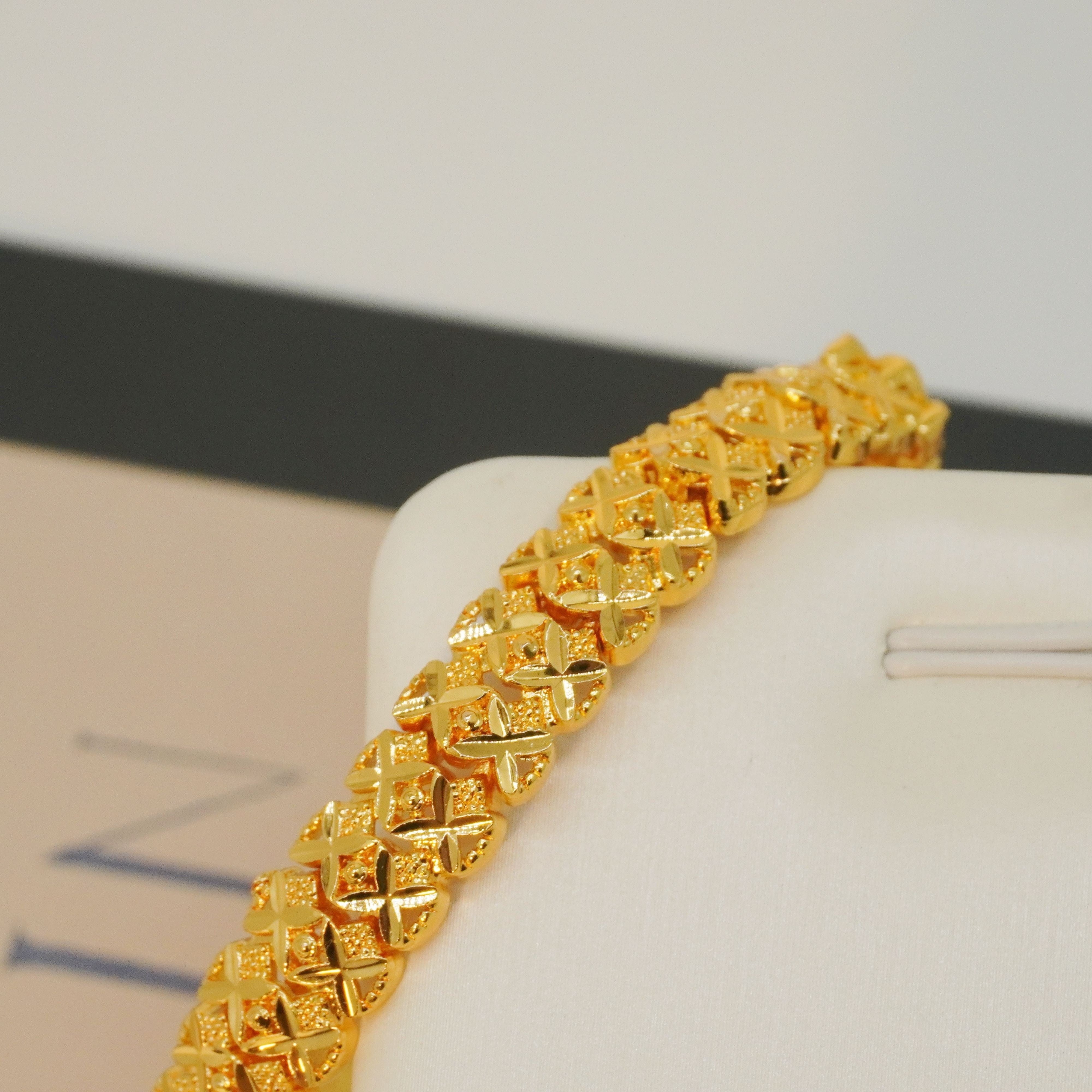 Women’s Heart-Themed Arab Style Copper Charm Bracelet 24K Gold Plated Daily Wear Gift