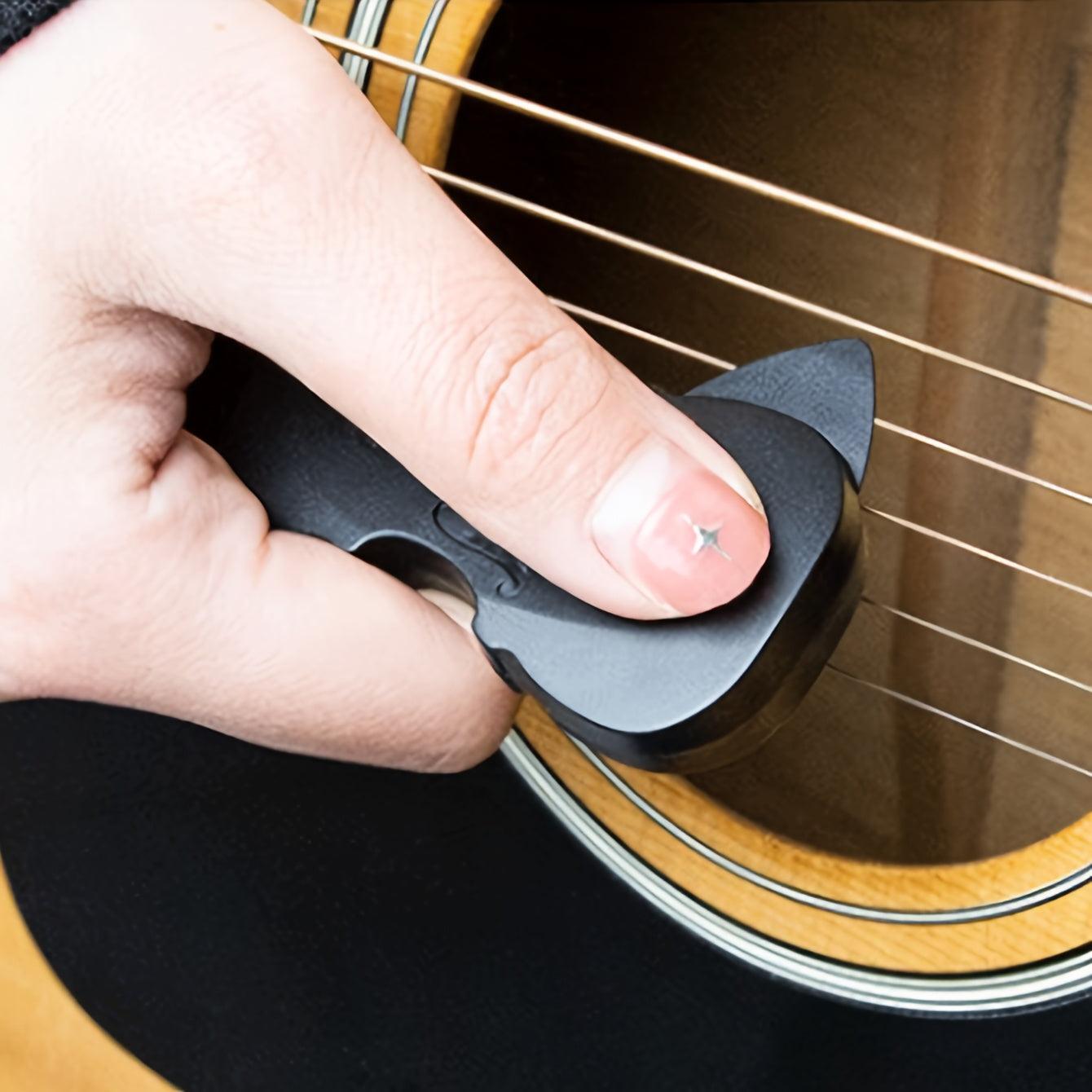 Arco de guitarra de PP negro para instrumentos clásicos y folclóricos Herramienta portátil creativa para puntear