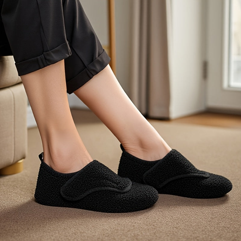 Ayollar uchun plush bej ichki shlyapki – yumshoq va qulay uy poyabzali