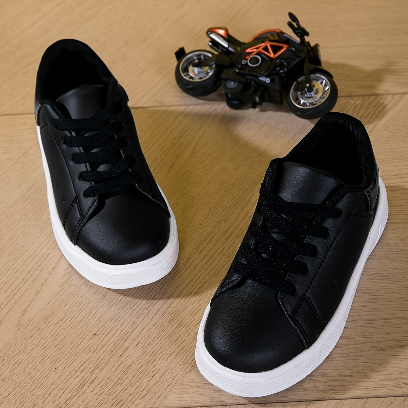 Sarguzashtga tayyor yoshlar uchun moda krossovkalari, yuqori elastik EVA material, hidlanmaydigan, bog'ichli, dumaloq barmoq, mato ustki qismi, o'g'il va qizlar uchun barcha mavsumda kiyish uchun.