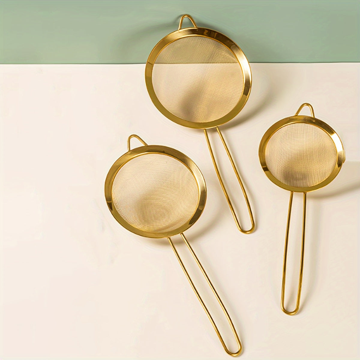 Handheld Flour Sifter Stainless Steel Fine Mesh Strainer for Baking and Cooking