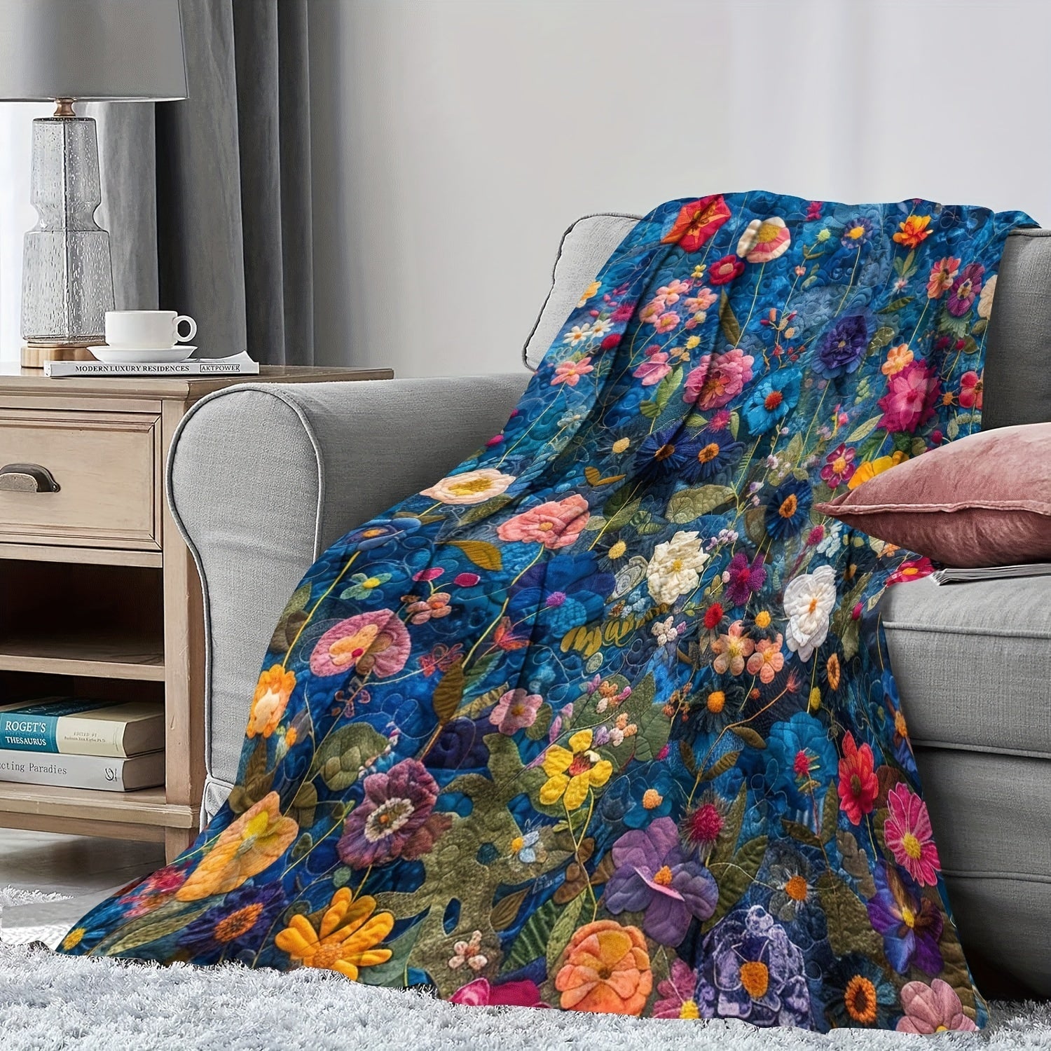 Mavjuda bo'lgan gullar naqshiga ega yumshoq flanel ko'rpa - Qizlar uchun mukammal sovg'a, an'anaviy uslub, yil davomida qulaylik, to'qilgan polyesterdan tayyorlangan, ko'p qirrali va rang-barang dizayn.