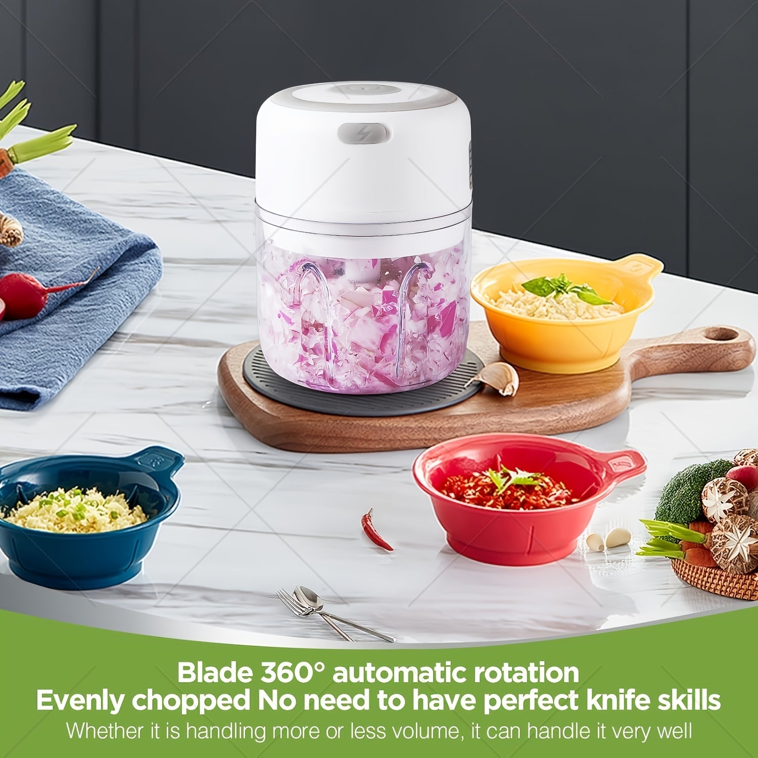 Portable electric garlic grinder with mini USB for chopping vegetables and garlic in the kitchen