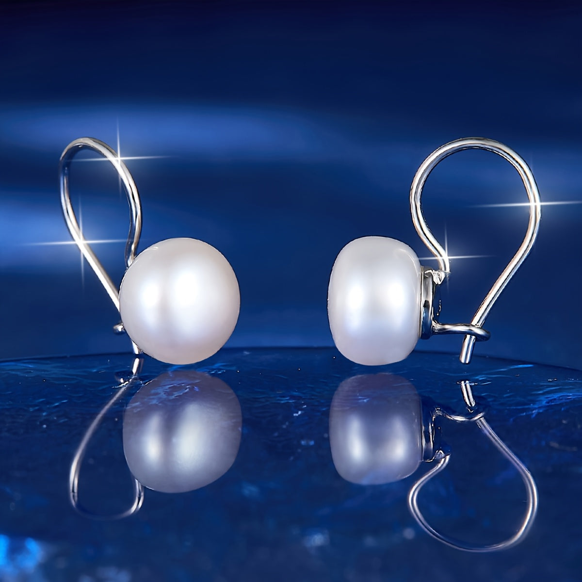 Ushbu S925 sterling kumush marjonlar tabiiy shirin suv marjonlari bilan ayollar uchun nozik va nafis sovg'adir. 2 gramm og'irlikda bo'lib, ular oddiy, lekin retro dizayni bilan har kuni kiyish uchun mukammaldir.