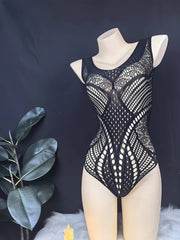 Dantel bodysuit: Jozibador, kattalar uchun, tor qoplangan dantel tafsilotlari va ayollar uchun ko'krakni qo'llab-quvvatlash bilan nyolon to'qilgan.