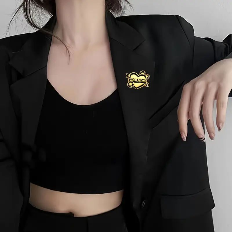 Maxsus Ismli Noxush Po'lat Brosh - Boho Jozibali Uslub, Sevgi va Gullar Ribboni Dizayni bilan, Har kuni kiyish va sovg'a berish uchun ajoyib, Rojdestvo, To'ylar, Sevgi Kuni va boshqalar uchun mukammal