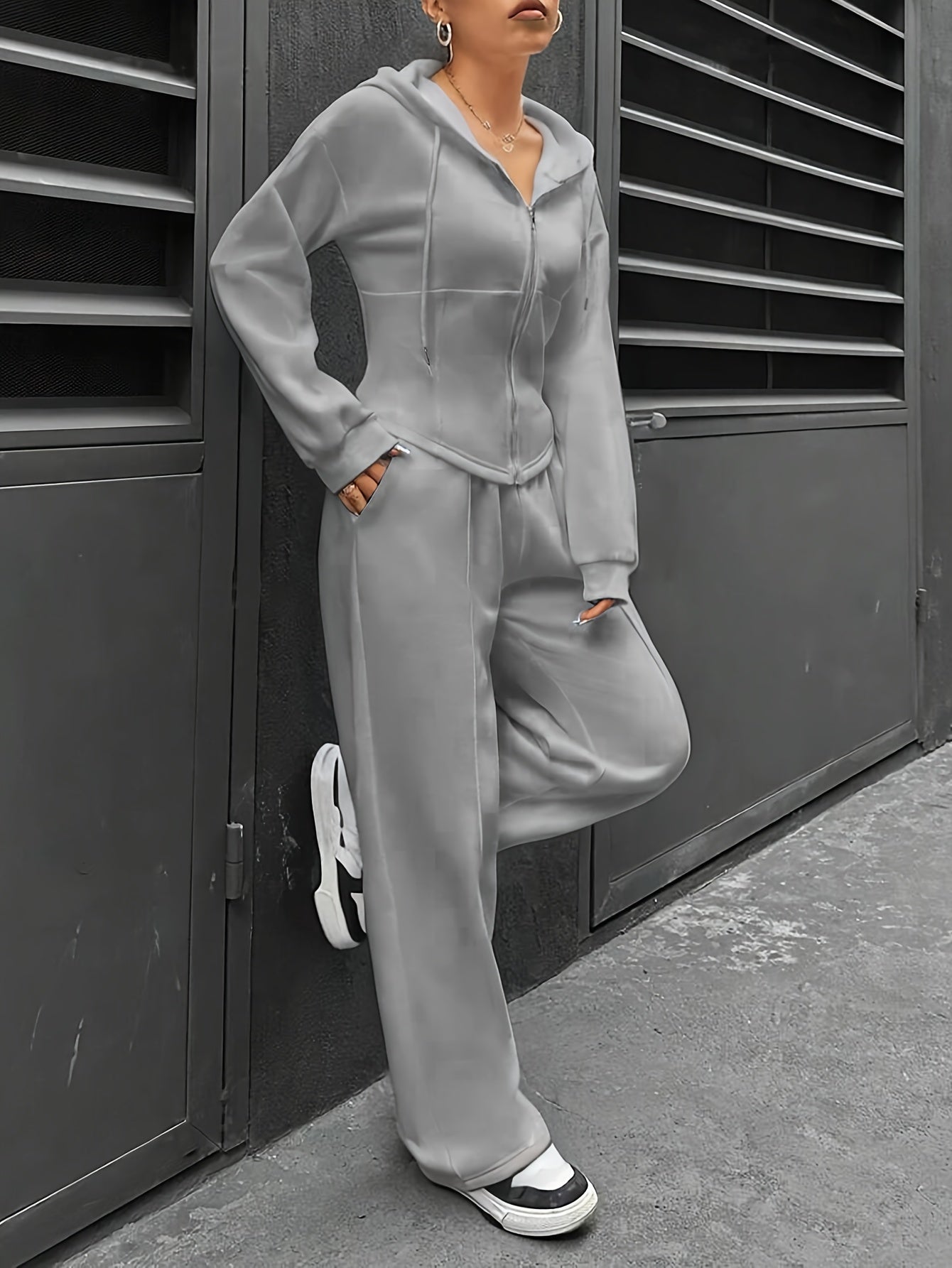 Conjunto elegante de chándal con capucha para mujer en tela de punto de poliéster sólido para primavera y otoño