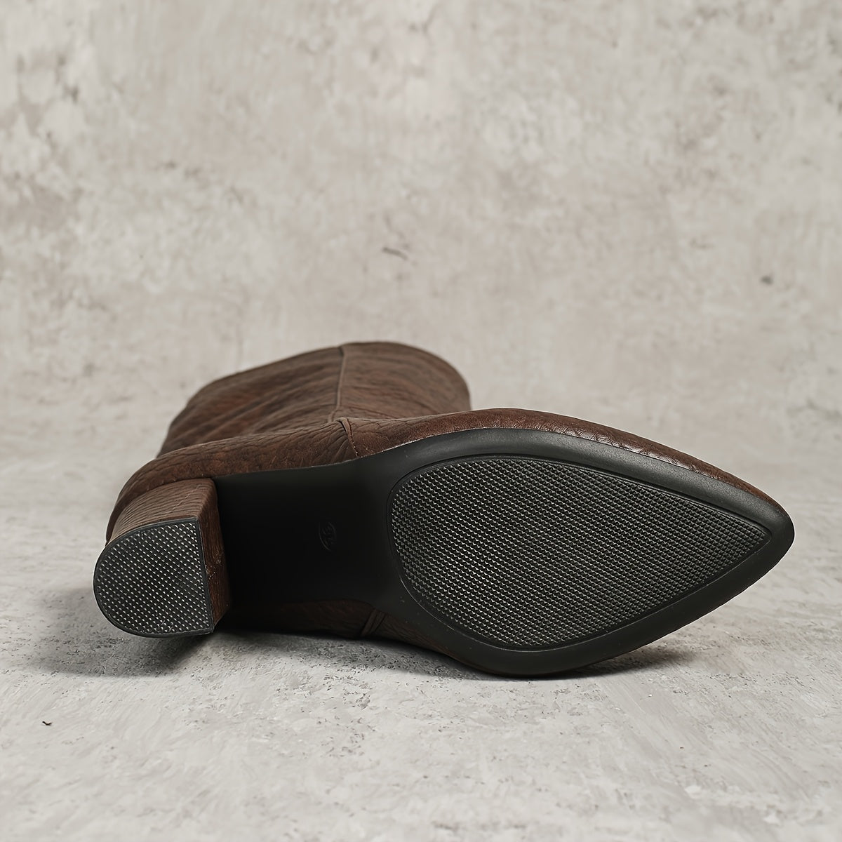 Женские ботинки на каблуке из искусственной кожи в стиле вестерн с массивным каблуком и заостренным носком