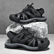 Barmoqni yopadigan erkaklar sandallari, tasmali, nafas oladigan, sirpanmaydigan kauchuk taglik, yozda plyaj va suv faoliyatlari uchun chidamli.