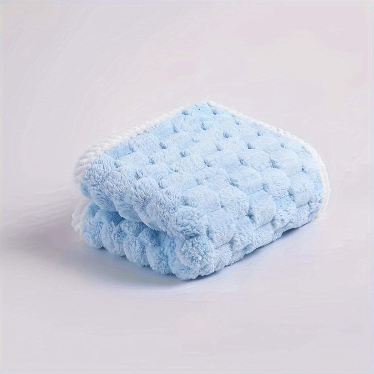 Yumshoq mikrofiber sochiq (30.48sm x 30.48sm) tez quriydigan texnologiya va super singdirish qobiliyati bilan. Uyda, spa va sport zalida foydalanish uchun ideal. Zamonaviy bulut naqshiga ega.